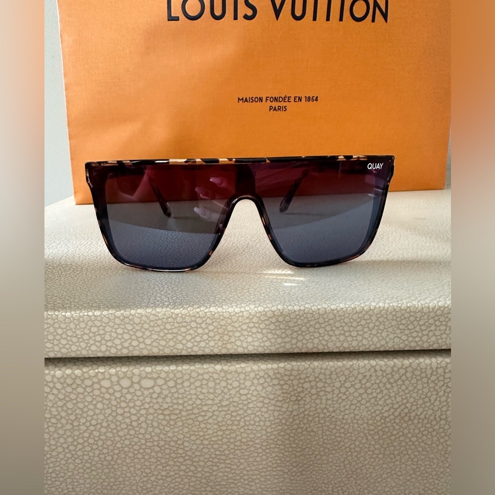 Quay Australia Flat top Sunglasses
